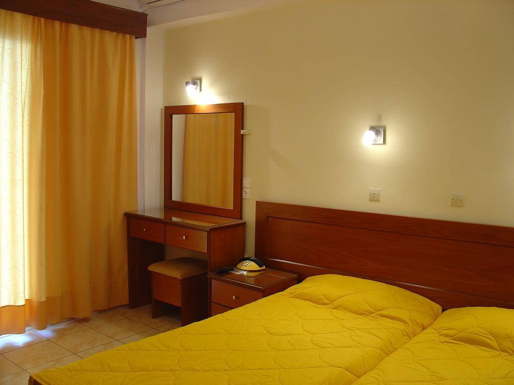 Golden Sands Hotel Айос-Георгіос Номер фото