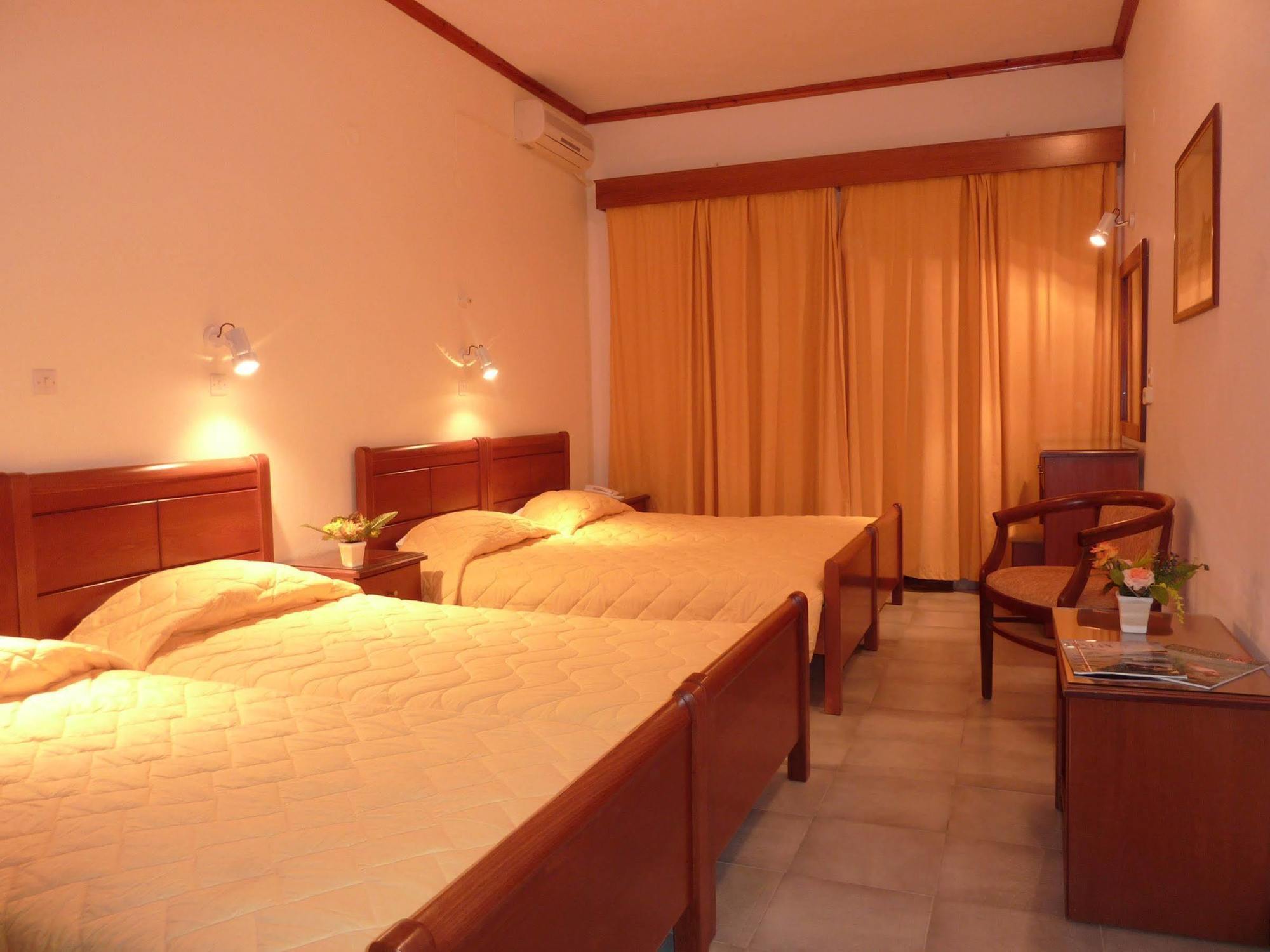 Golden Sands Hotel Айос-Георгіос Номер фото